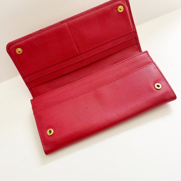 PRADA 🌟Saffiano Leather Wallet - Picture 7 of 16